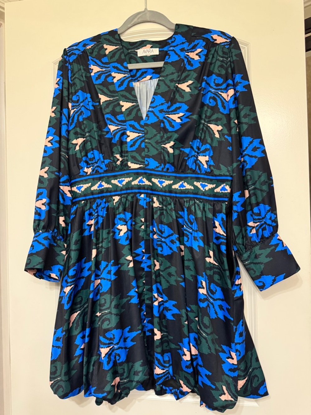 Avara Blue Floral V-Neck Long Sleeve Dress
